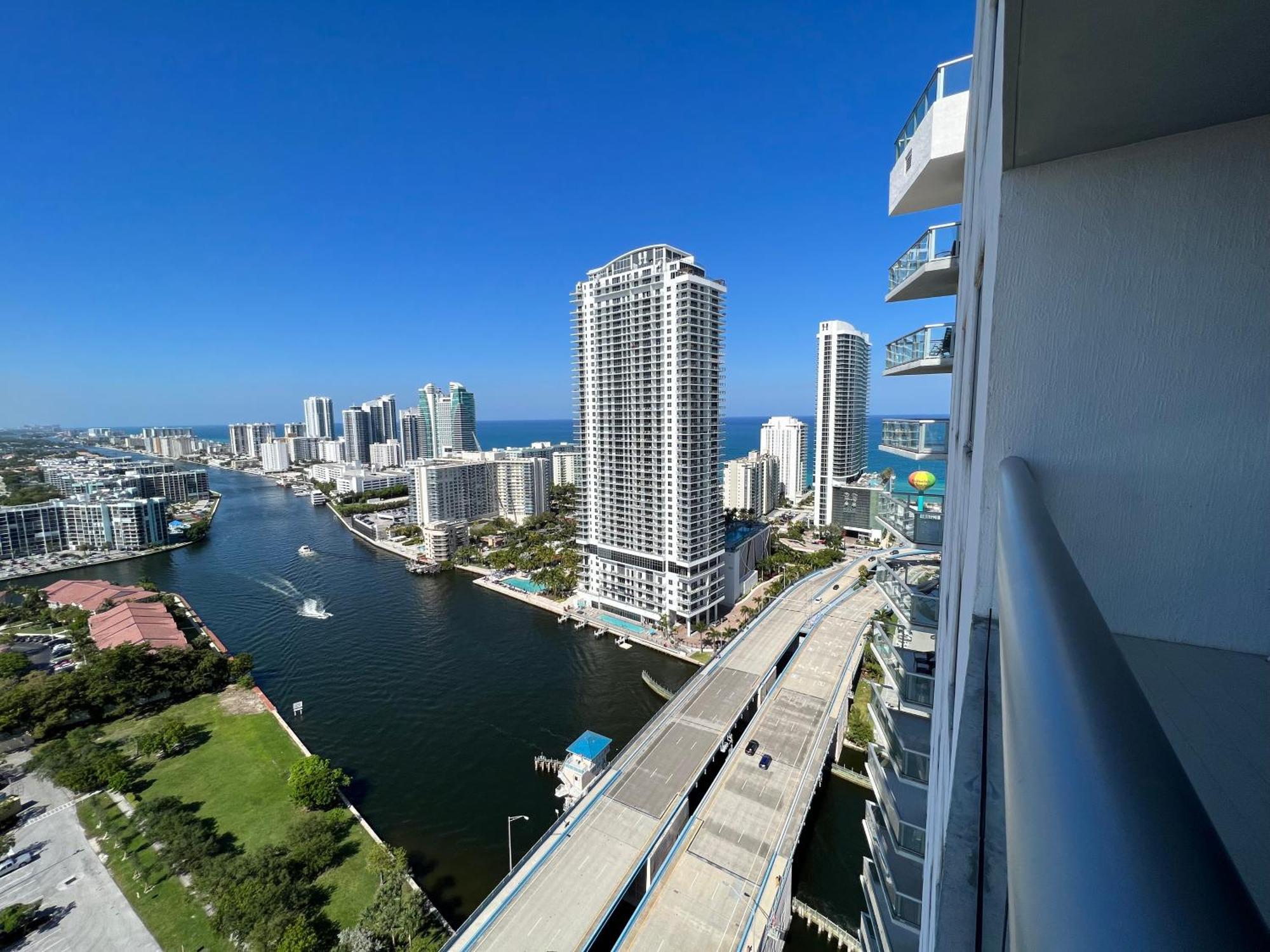 Mvr Apartments At Beachwalk Resort Hallandale Beach Exterior photo