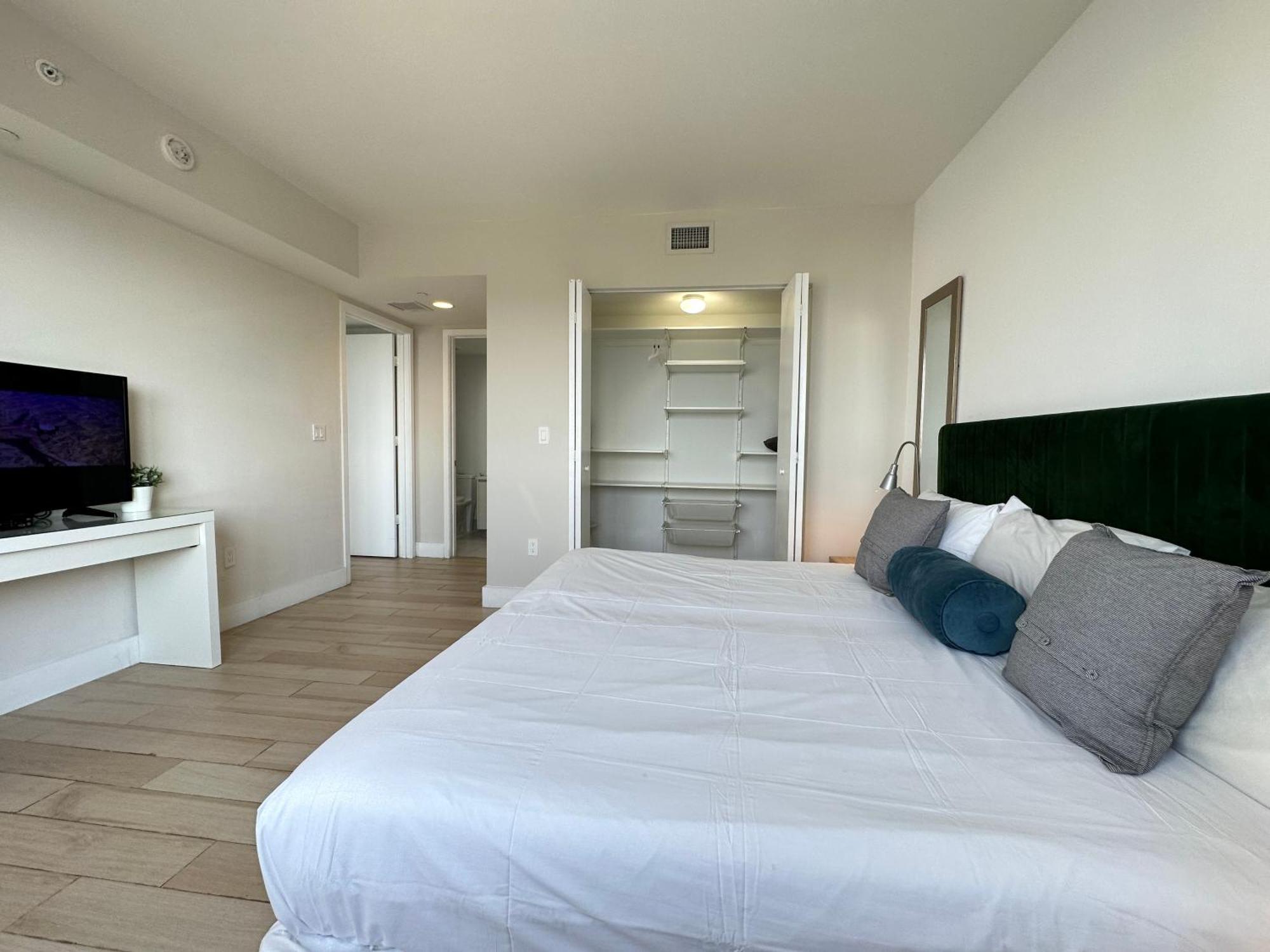 Mvr Apartments At Beachwalk Resort Hallandale Beach Exterior photo