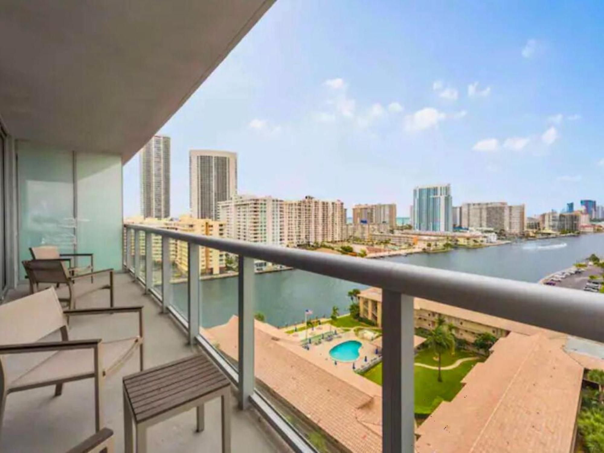 Mvr Apartments At Beachwalk Resort Hallandale Beach Exterior photo